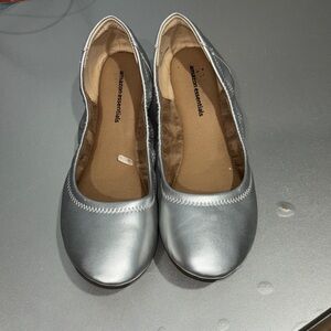 Amazon Essentials Women's Metallic Silver Loafers